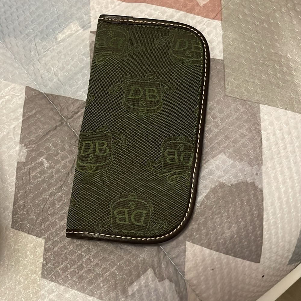 Dooney & Bourke - Picture 3 of 6